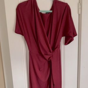 Looking to sell this beautiful and comfortable dress! Only worn once!